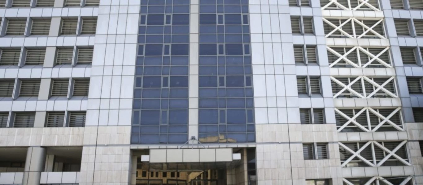 Ανανεώθηκαν 886 συμβάσεις εργασίας του υπουργείου Μετανάστευσης